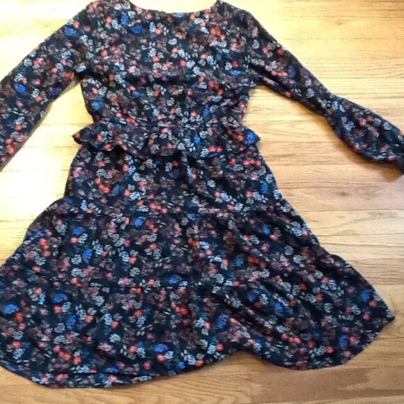 Black Floral V Neck Dress with Waist and Peplum and Ruffle at Bottom - Picture 5 of 6
